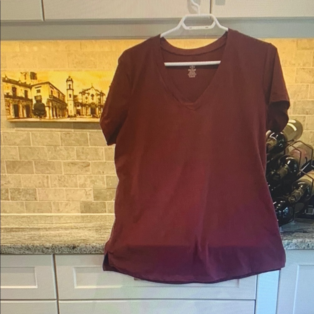 Women's Short Sleeve V-Neck Tee - Burgundy